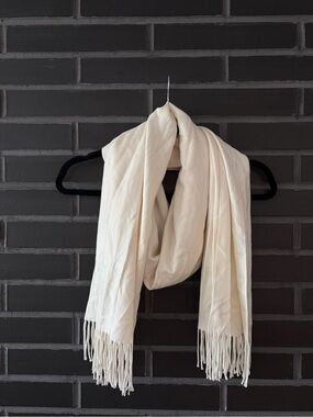 Beige winter scarf